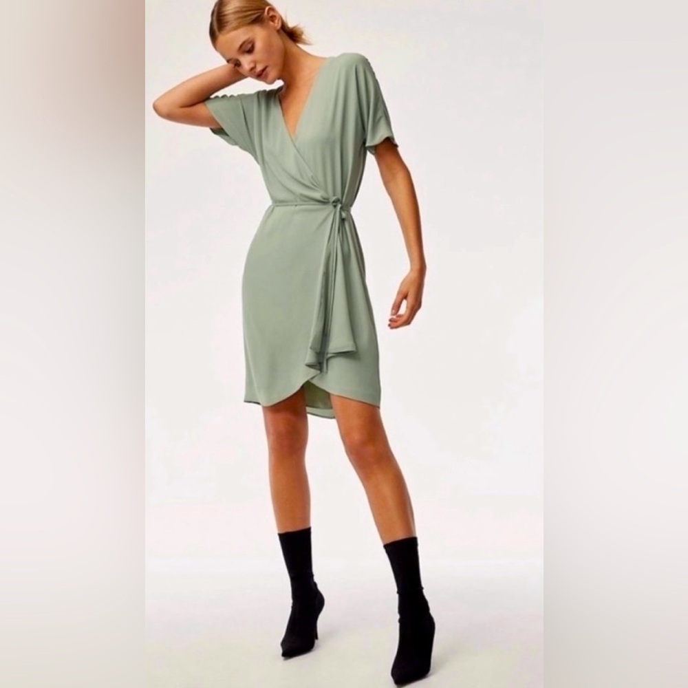 Aritzia Babaton Raglan Sleeve Wallace Wrap Dress in Sage Green ZB6